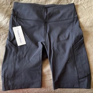 NEVER WORN Outdoor Voices biker shorts
